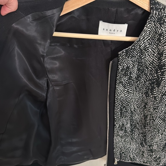 Sandro Black and White Blazer with Cropped Style and Elegant Pattern - Picture 4 of 7